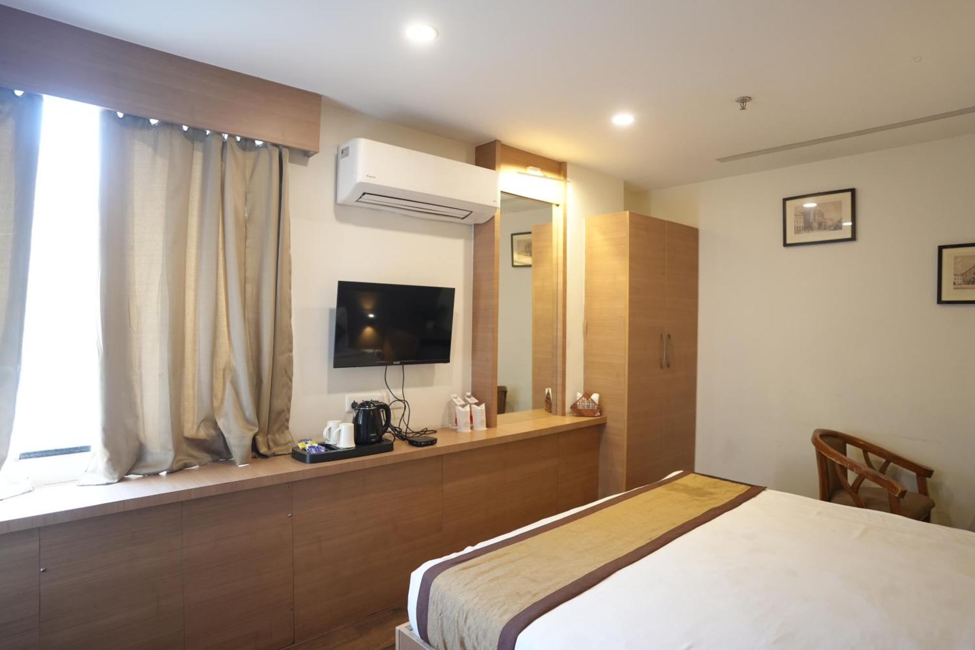 Hotel Silkhouse Premier Danapur Exterior photo